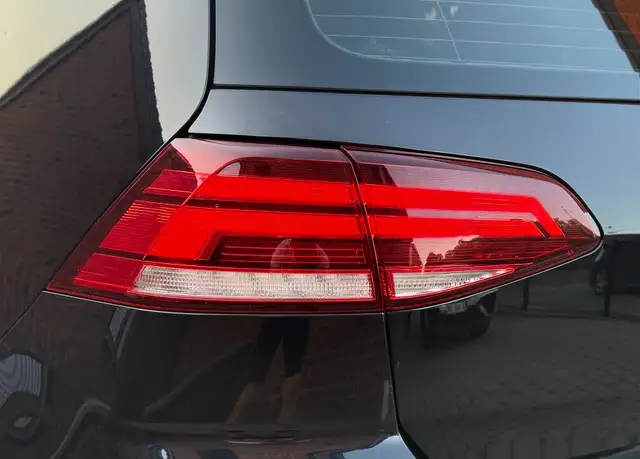 Volkswagen Golf view 9