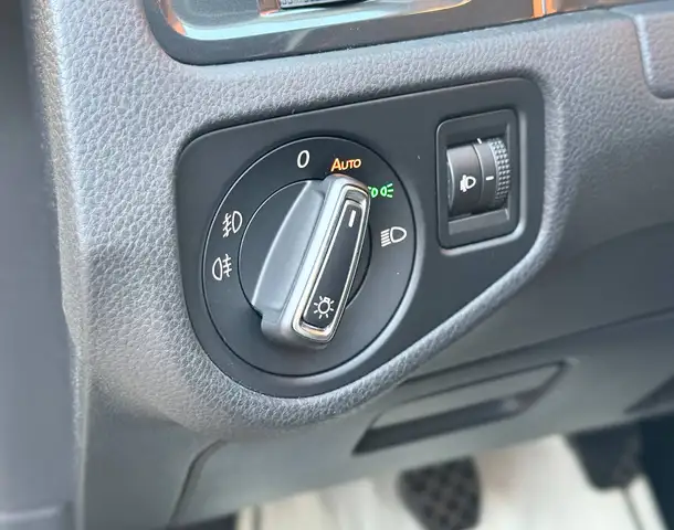 Volkswagen Golf view 12