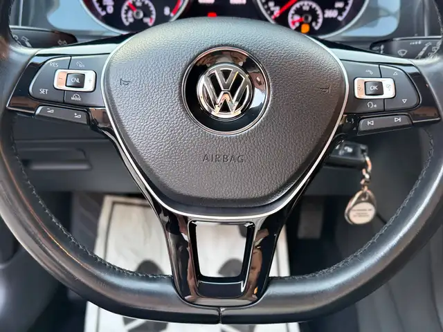 Volkswagen Golf view 20