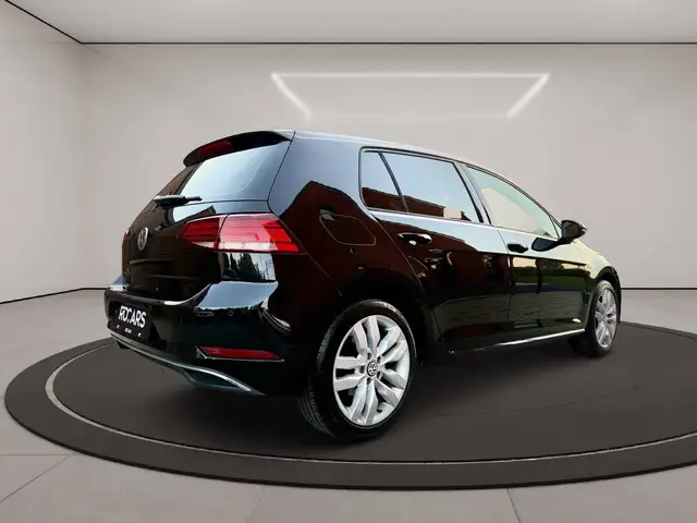 Volkswagen Golf view 6