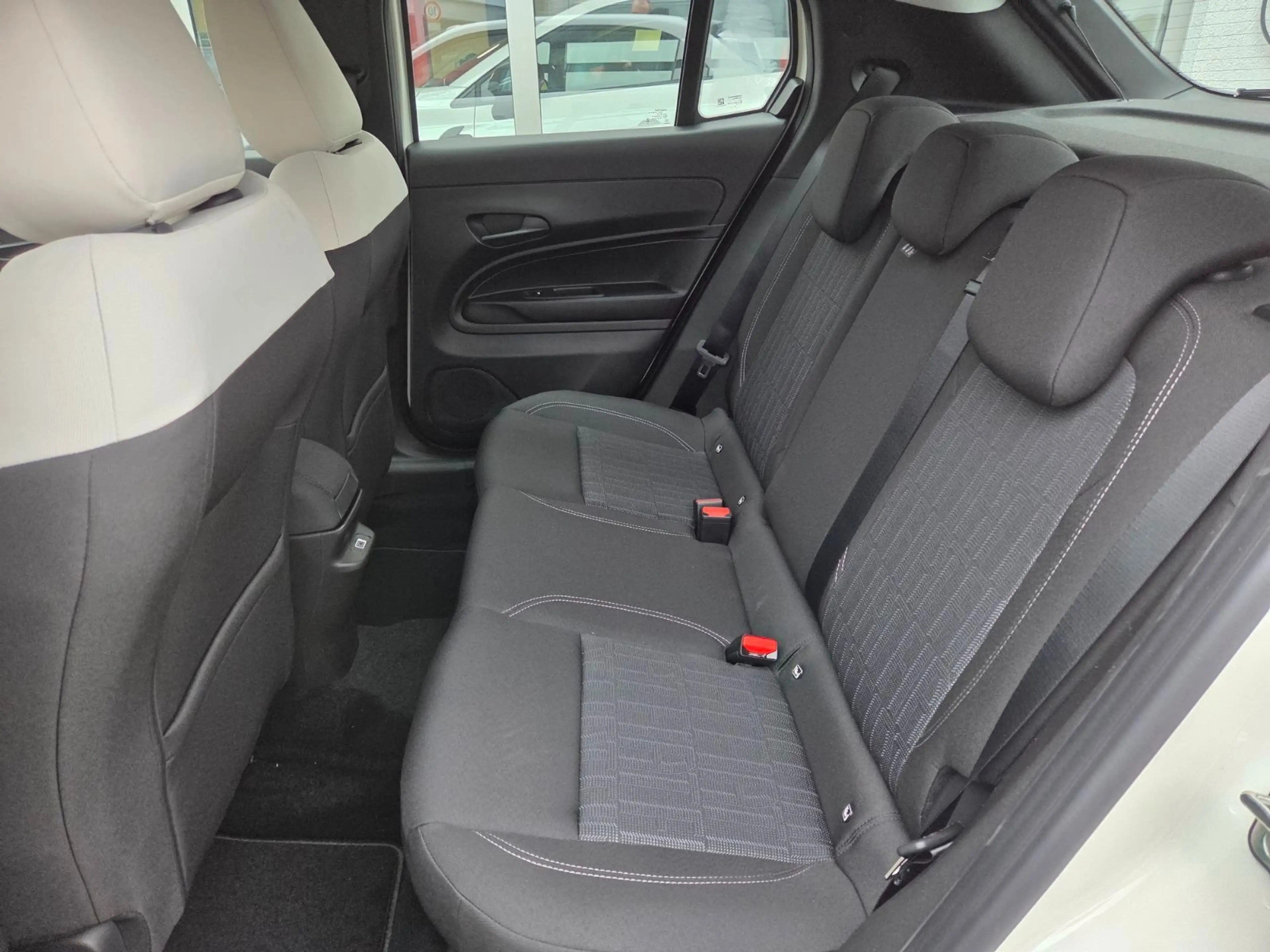 Fiat 600e Icon 54 kWh (156PS) — photo 11