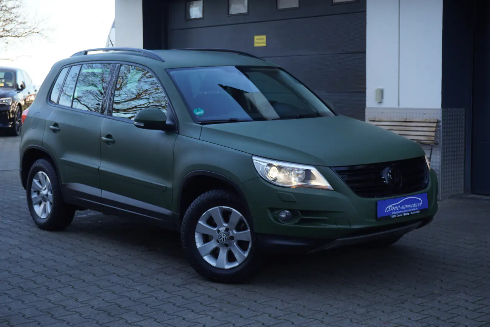 Volkswagen Tiguan 2.0 TDI Track & Field 4M DSG NAVI+StHzg+AHK+KAMERA Grün - 1