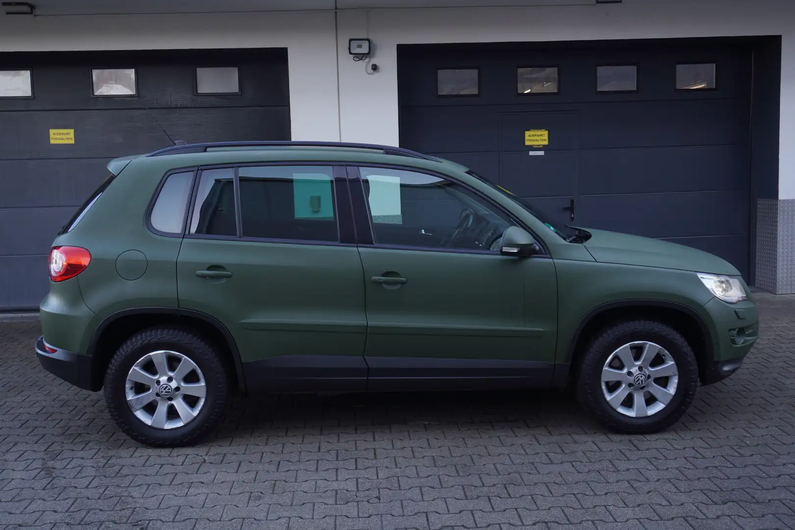 Volkswagen Tiguan 2.0 TDI Track & Field 4M DSG NAVI+StHzg+AHK+KAMERA Grün - 2