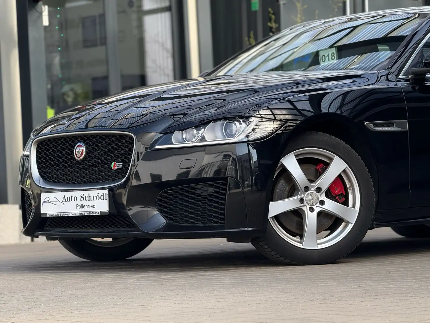 Jaguar XF Sportbrake S 30d 3.0 V6, AHK, Memory, Bi-Xenon,Nav Schwarz - 2