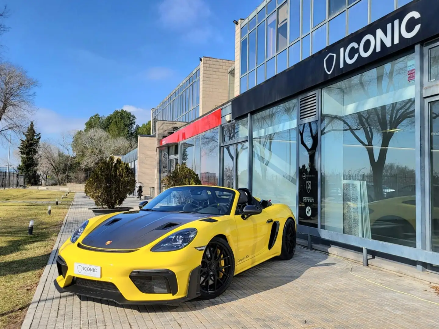 Porsche 718 Spyder RS PDK Amarillo - 1