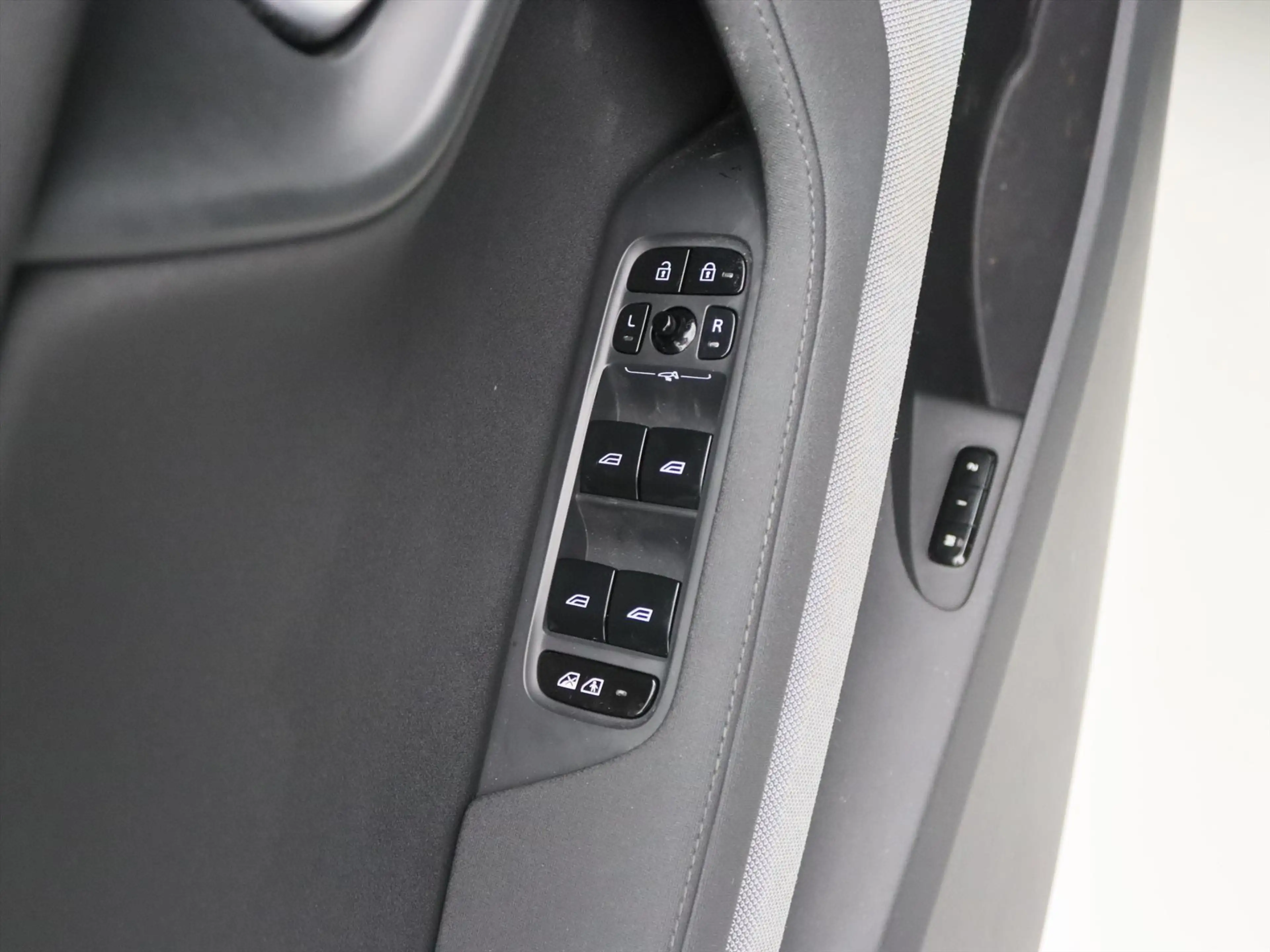 Polestar 2 170kW Long Range Single Motor 91,59% SoH [ WARMTEP — photo 37