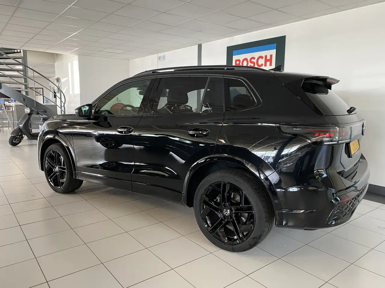 Volkswagen Tiguan 1.5 eHybrid R-Line Edition 272 PK Black-Style Pano, миниатюра 2