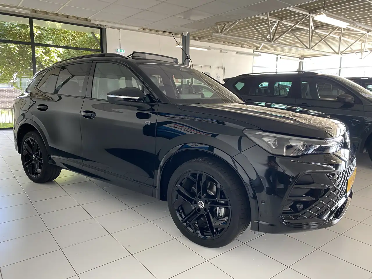 Volkswagen Tiguan 1.5 eHybrid R-Line Edition 272 PK Black-Style Pano, миниатюра 4