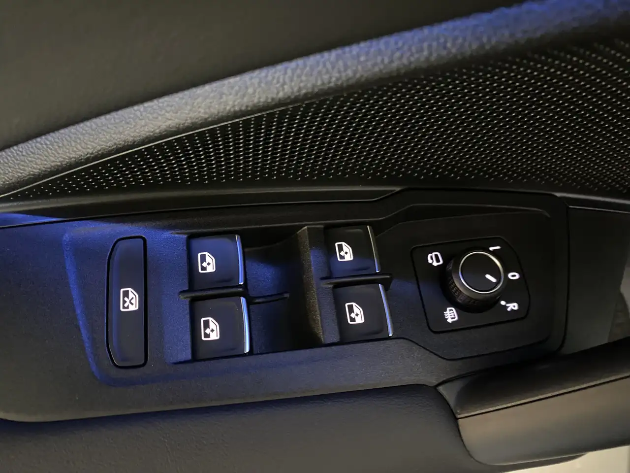 Volkswagen Tiguan 1.5 eHybrid R-Line Edition 272 PK Black-Style Pano, миниатюра 27