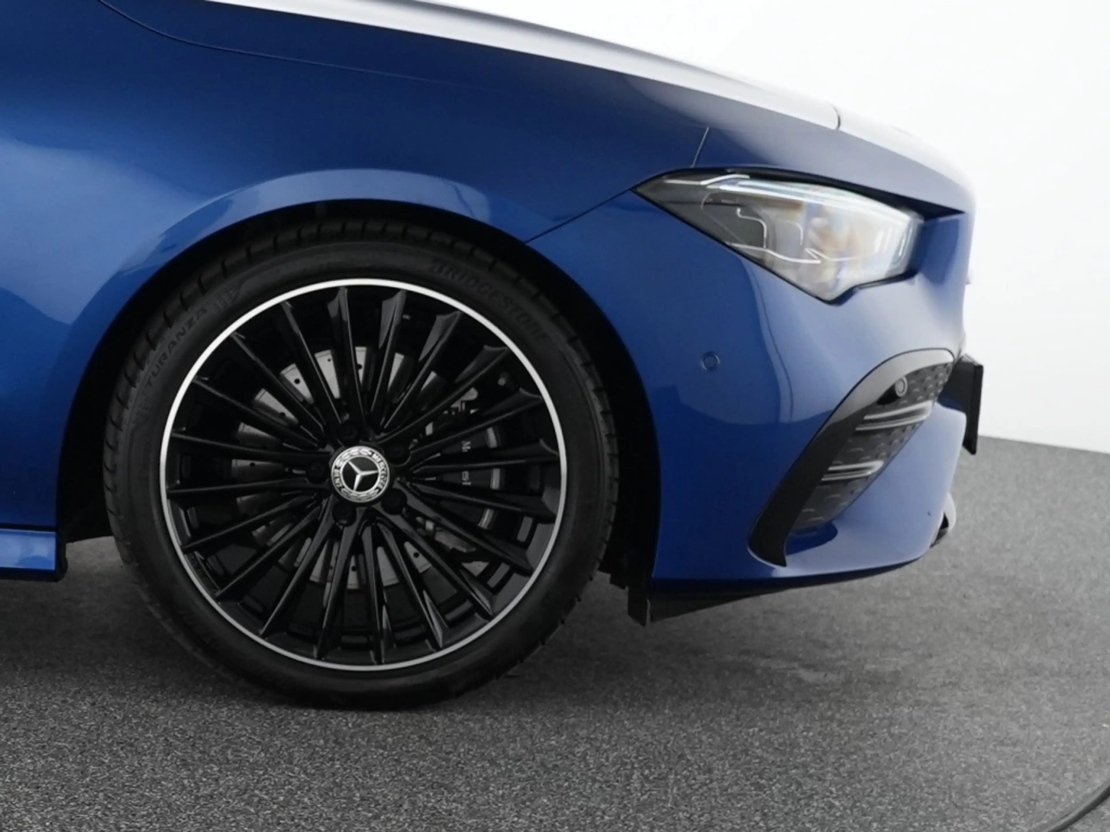 Mercedes-Benz CLA 200 SB AMG Premium Night Pano Multibeam 360° — photo 6