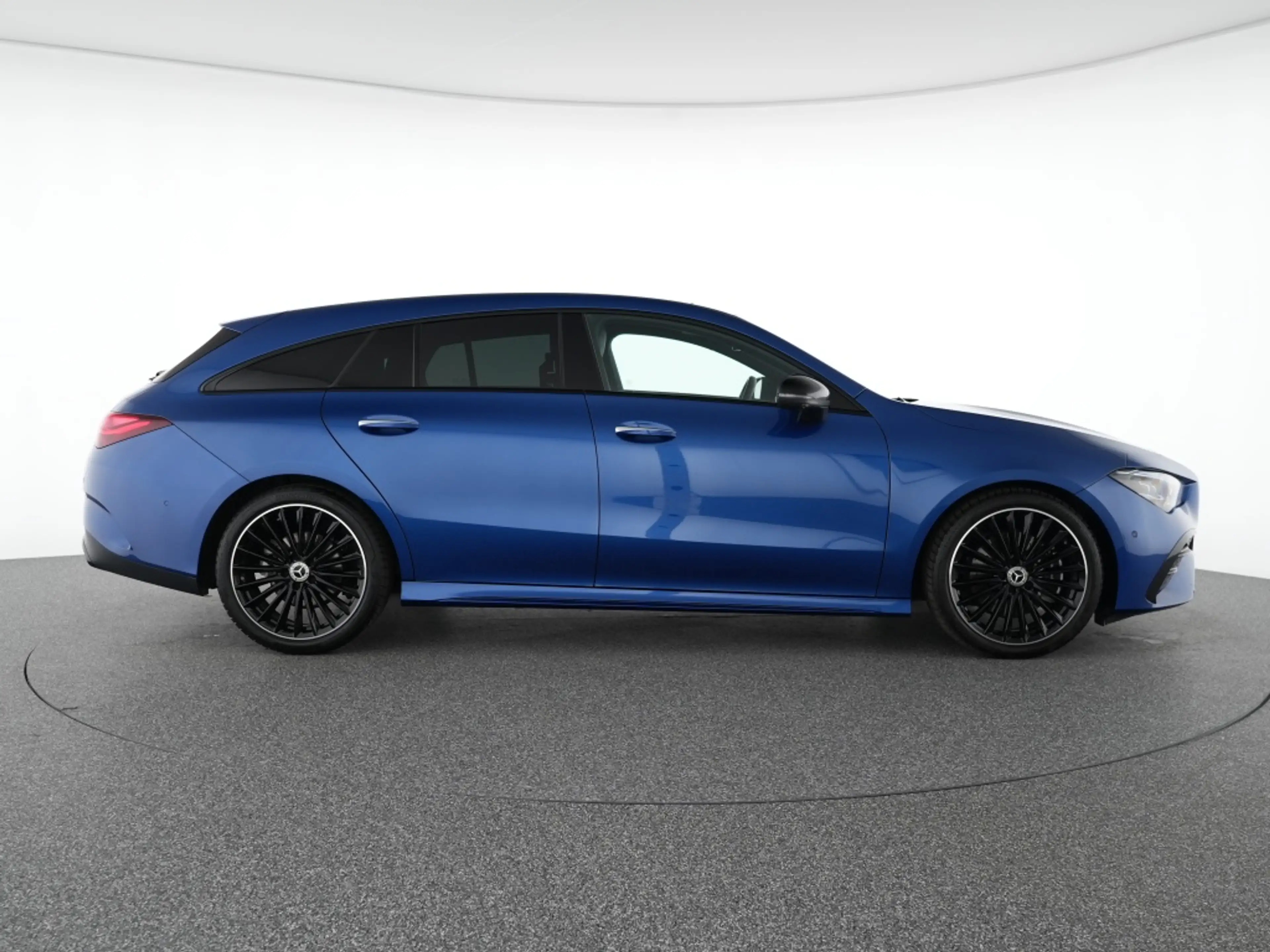 Mercedes-Benz CLA 200 SB AMG Premium Night Pano Multibeam 360° — photo 5