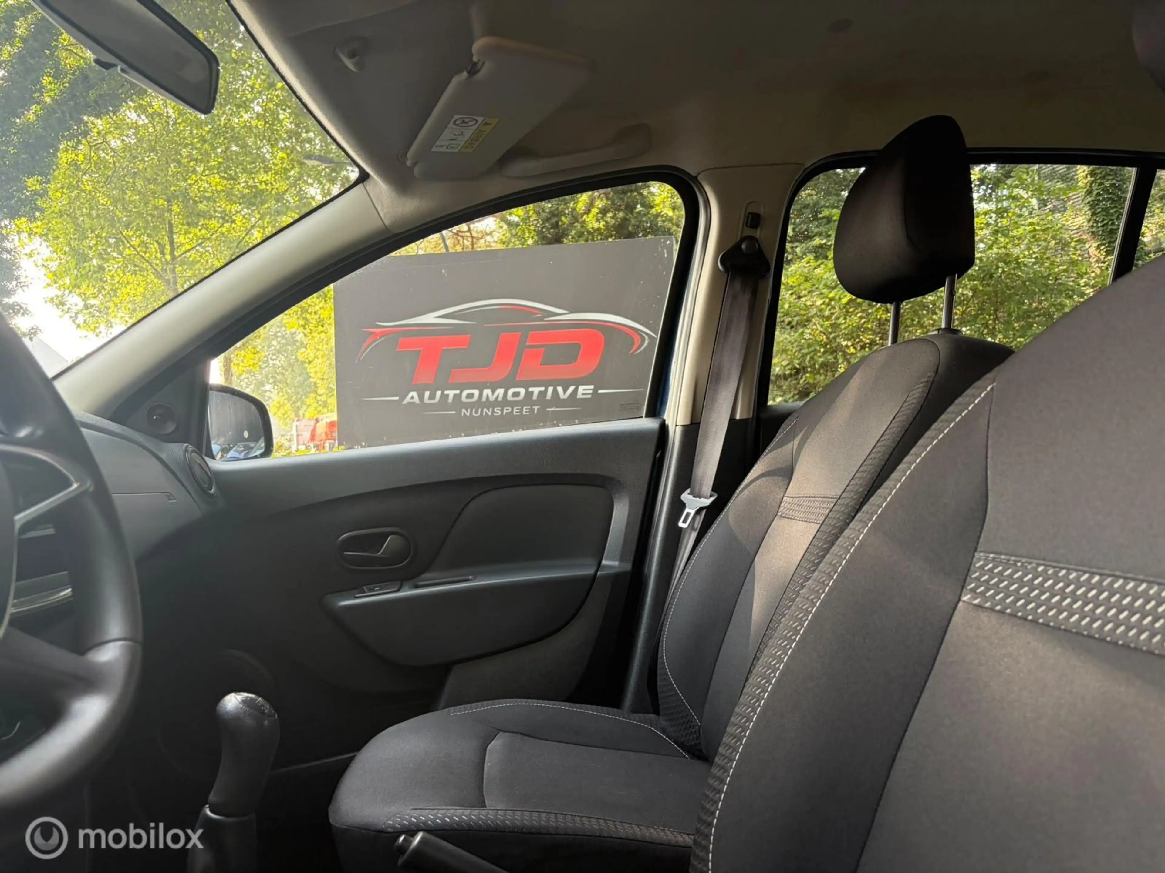 Dacia Sandero 1.0 SCe Laureate — photo 11