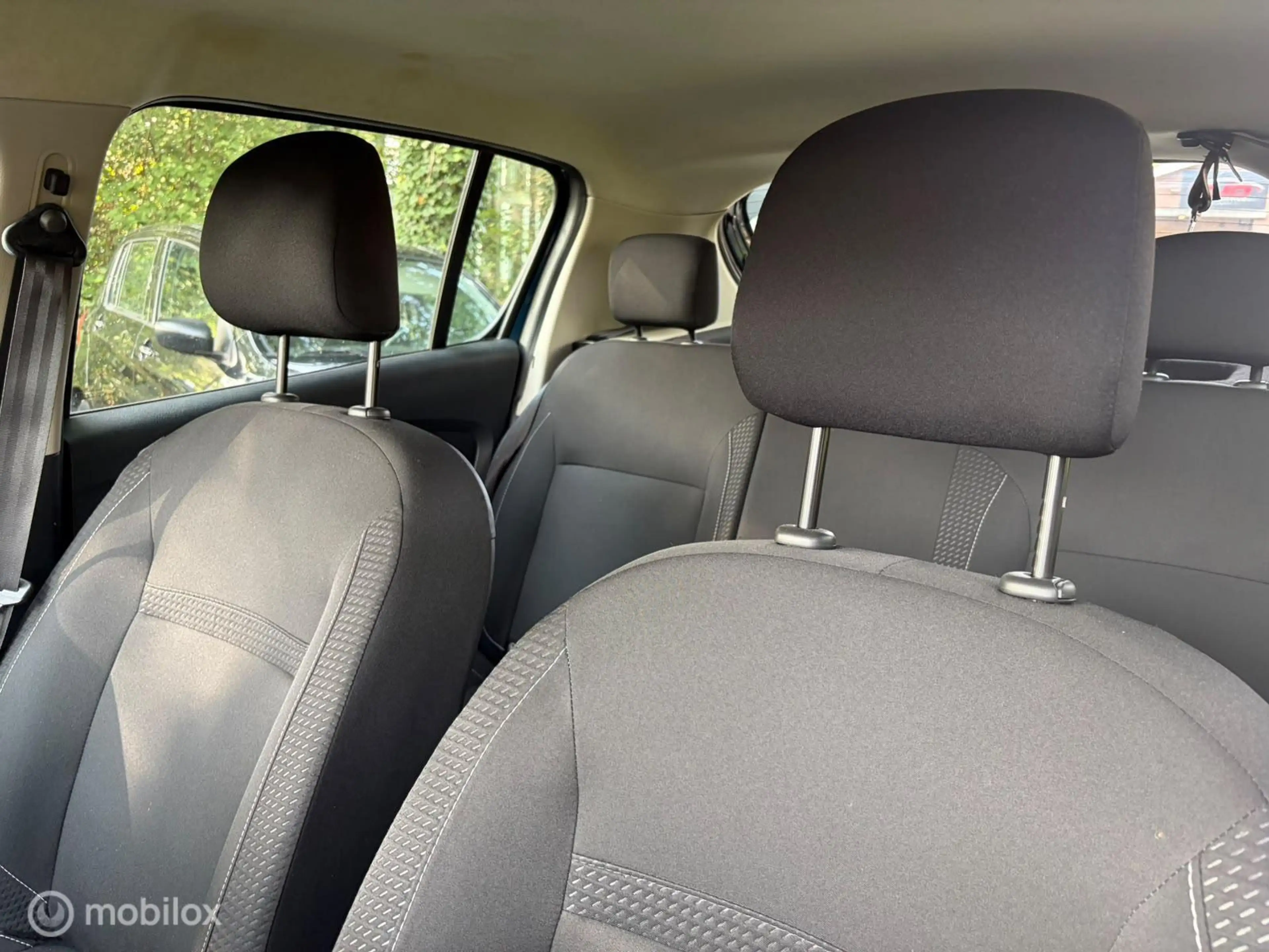 Dacia Sandero 1.0 SCe Laureate — photo 12