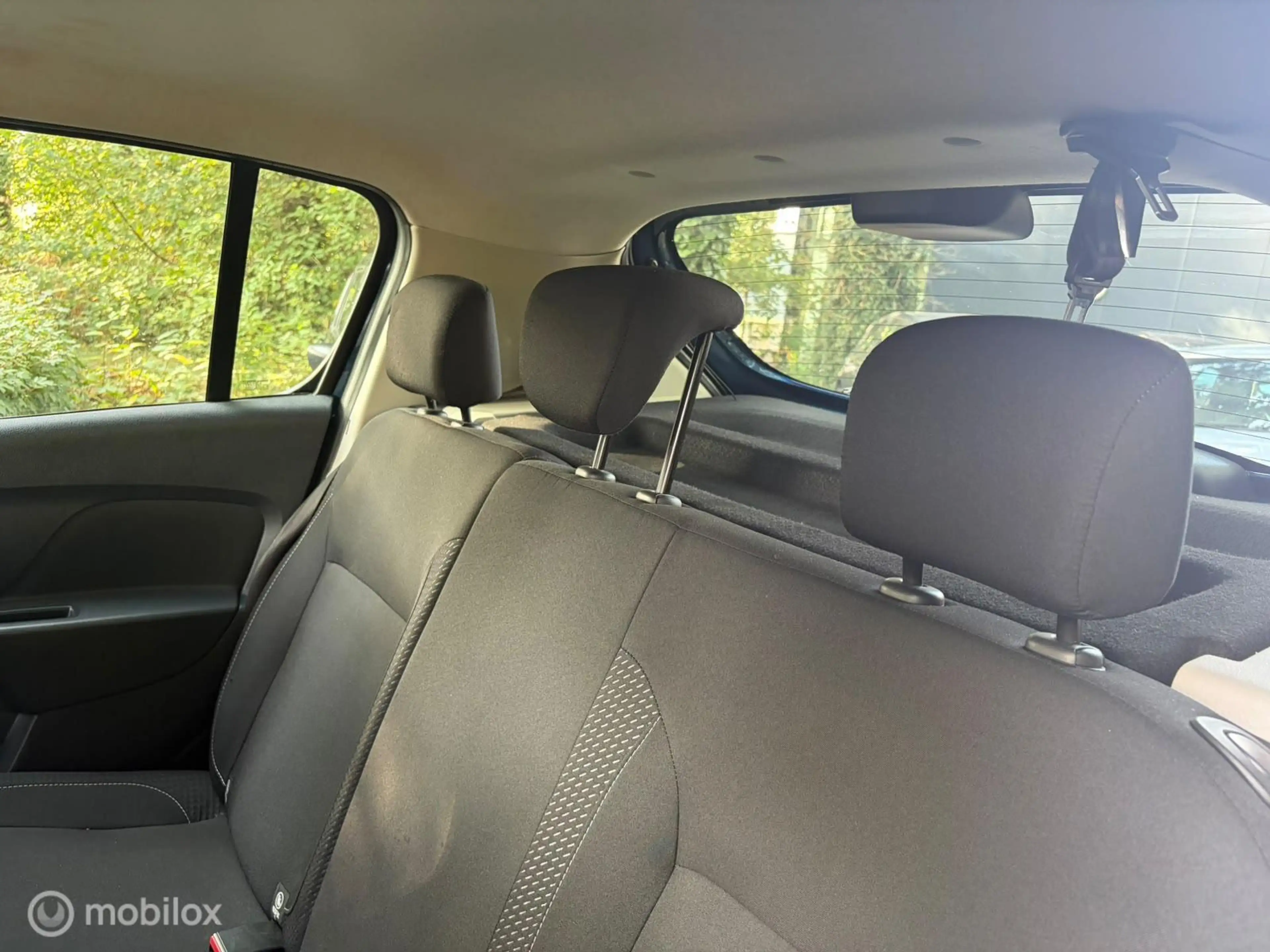 Dacia Sandero 1.0 SCe Laureate — photo 14