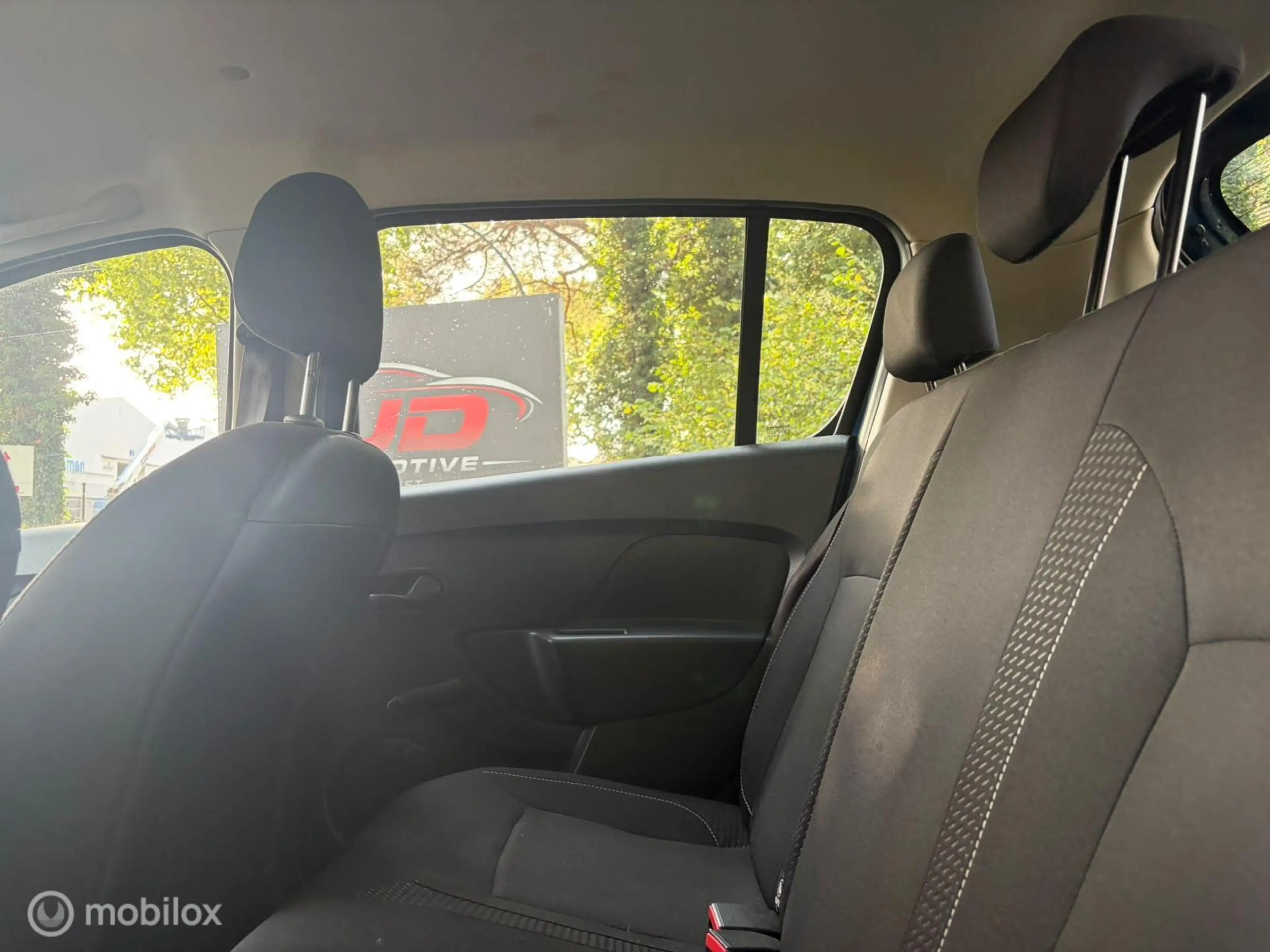 Dacia Sandero 1.0 SCe Laureate — photo 13