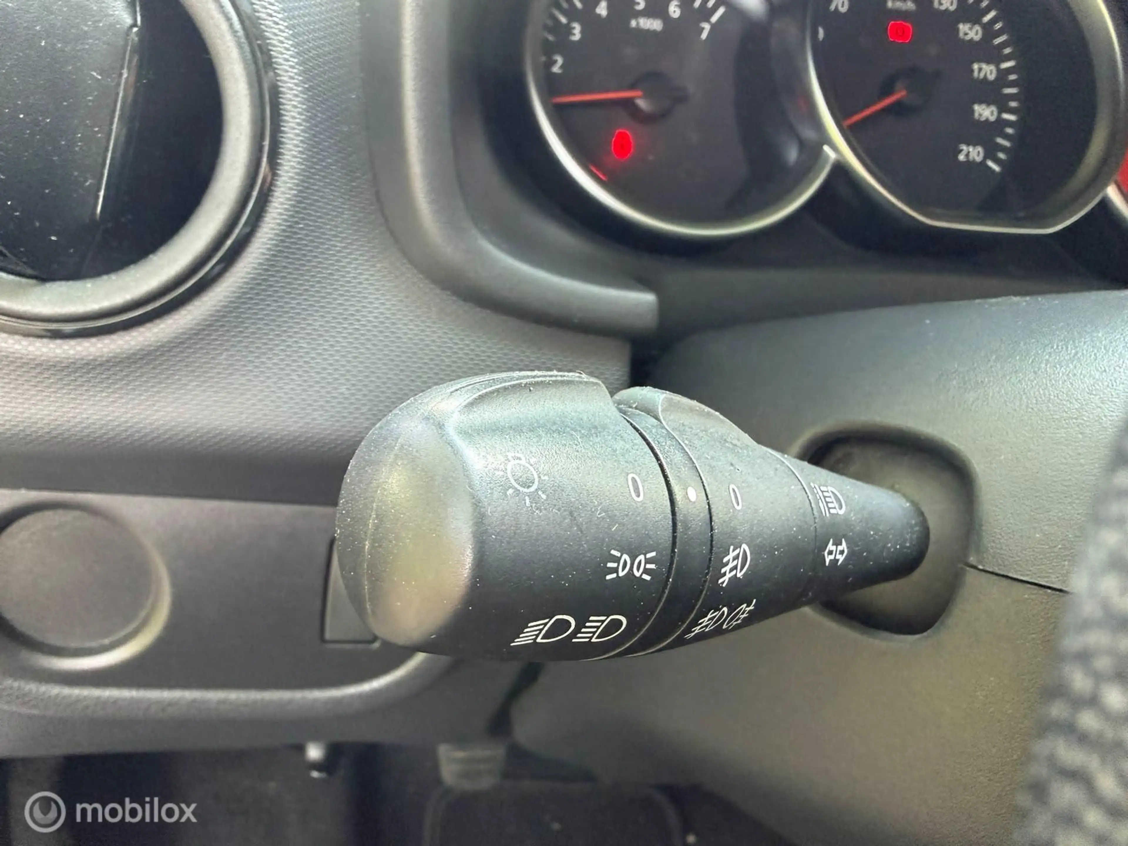 Dacia Sandero 1.0 SCe Laureate — photo 8