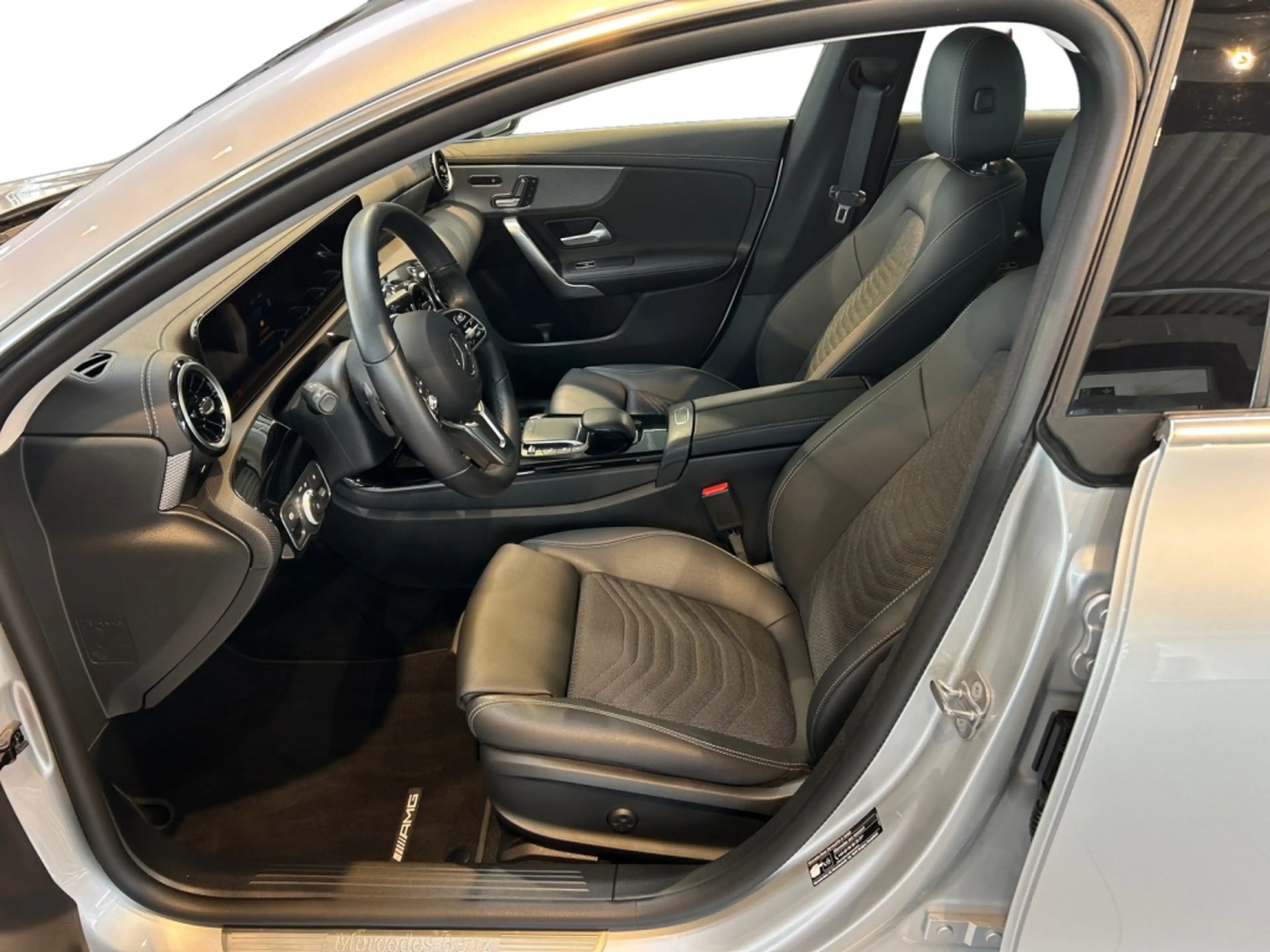 Mercedes-Benz CLA 180 Coupe Progressive MBUX+Progressive+Wide — photo 9