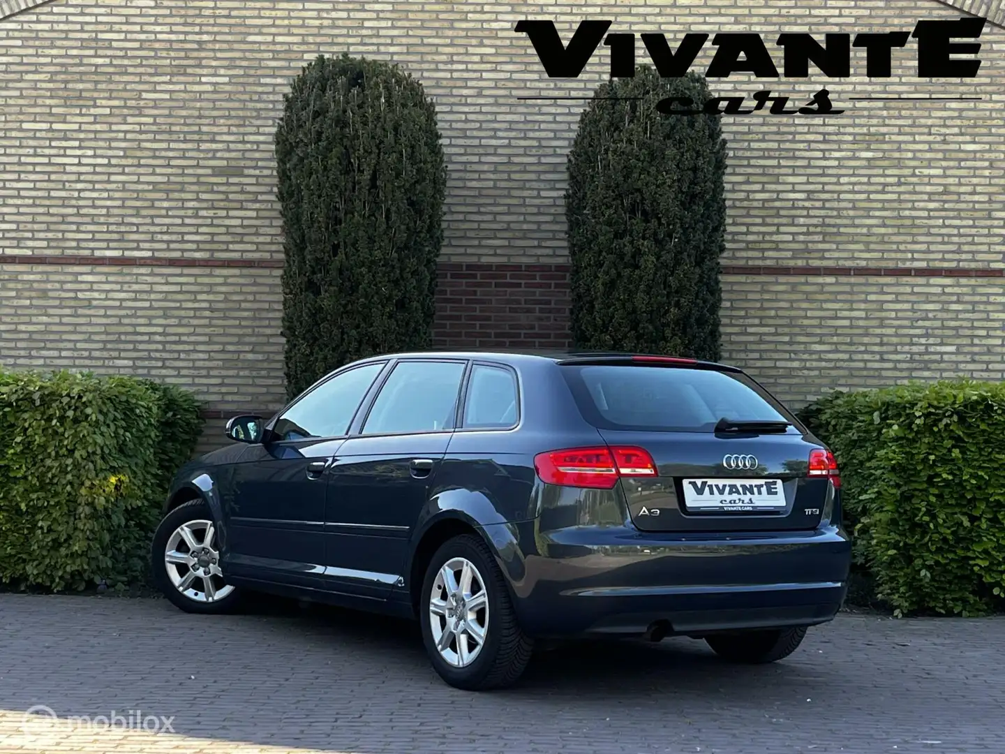 Audi A3 Sportback 1.2 TFSI Ambiente Advance Cruise*Clima*N Grijs - 2