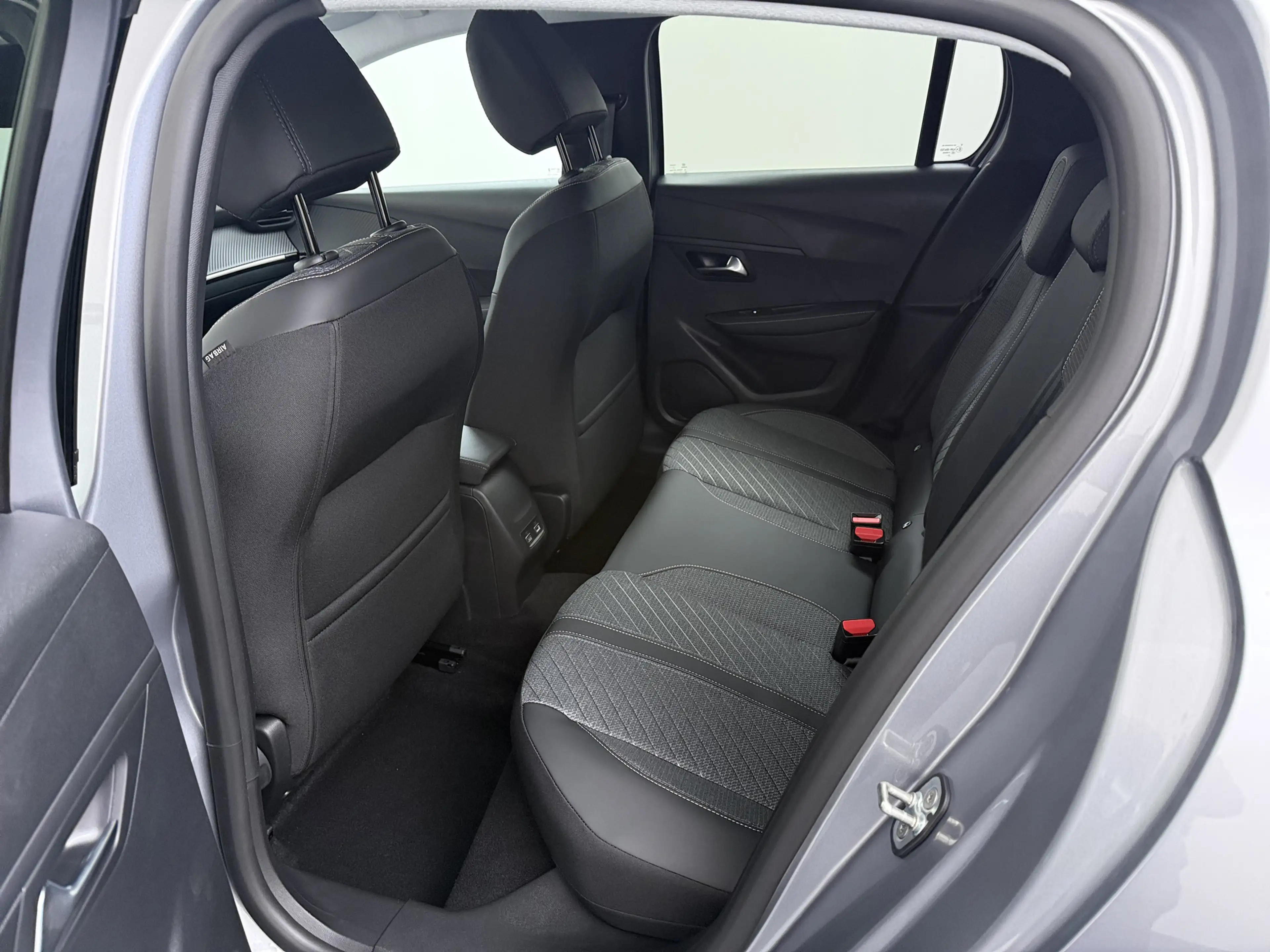 Peugeot e-208 EV Allure Avantage 51 kWh | SOH 99% | Carplay | Na — photo 34