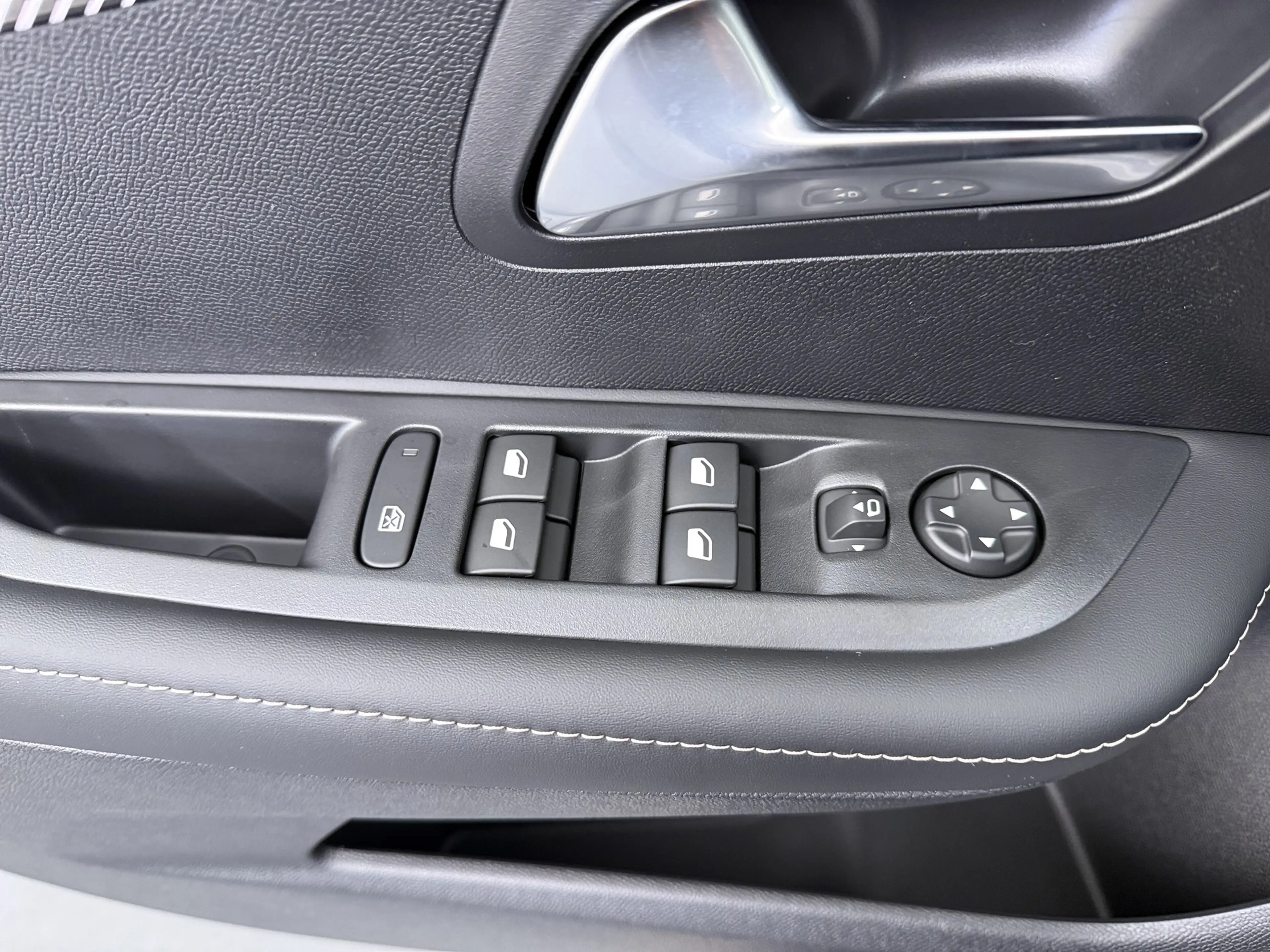 Peugeot e-208 EV Allure Avantage 51 kWh | SOH 99% | Carplay | Na — photo 30