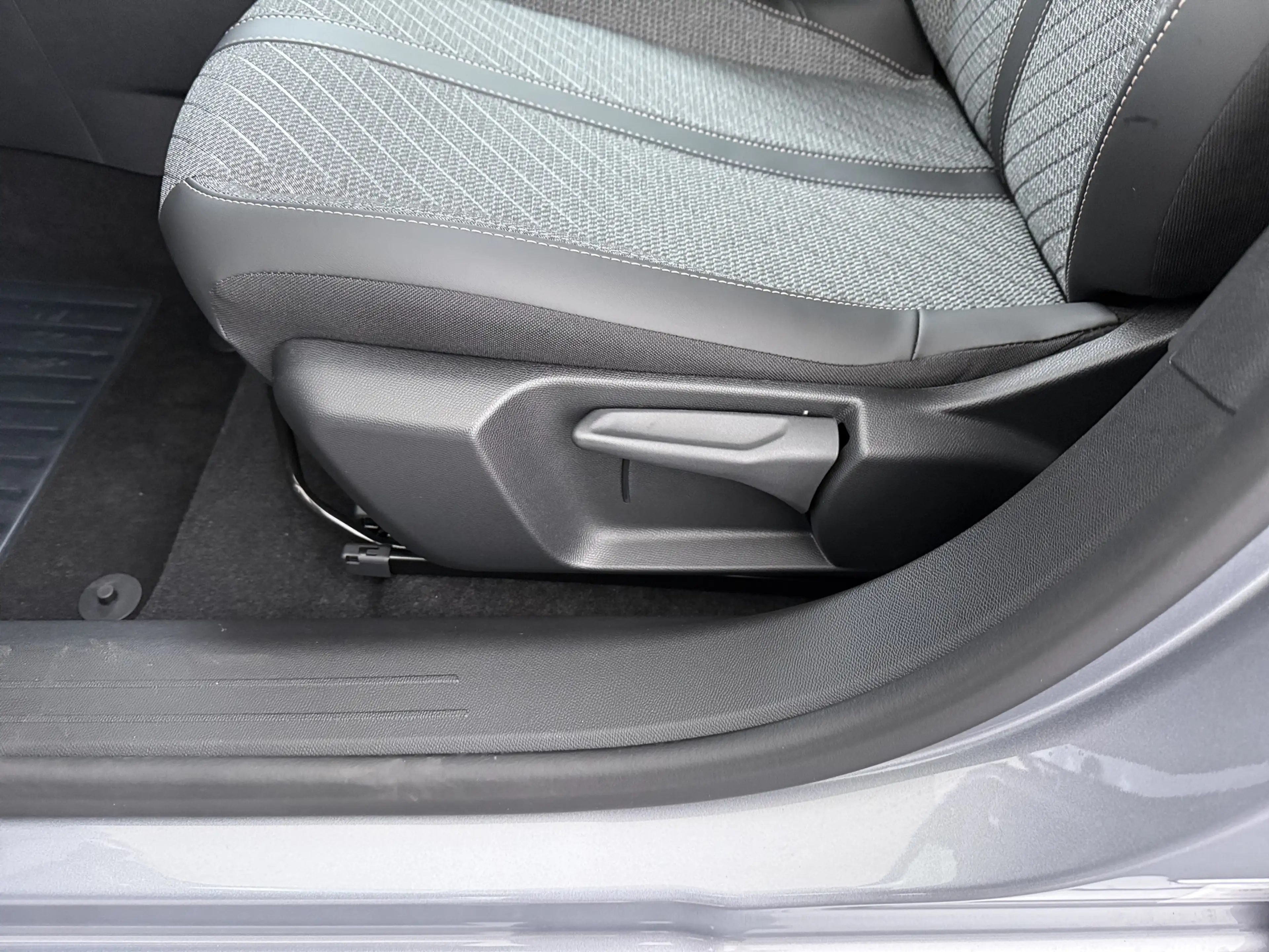 Peugeot e-208 EV Allure Avantage 51 kWh | SOH 99% | Carplay | Na — photo 33