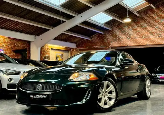 Jaguar XK V8 5.0L 385 ch Botanical Green GPS, Bluetooth, Régulateur Historique complet État exceptionnel