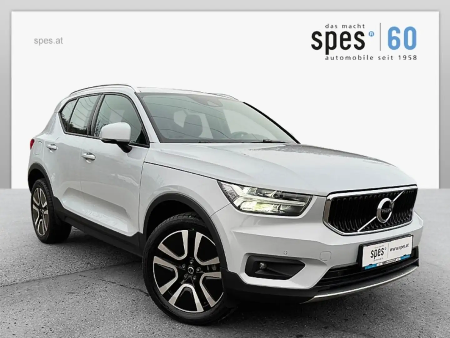 Volvo XC40 T2 Geartronic Momentum Pro Silber - 1