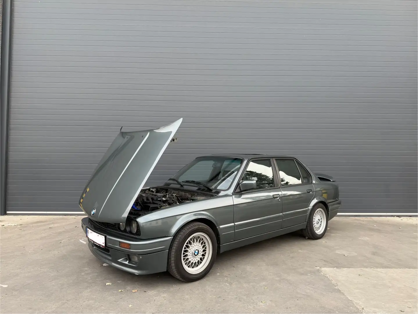 BMW 325 E30 M-TECH 2 ORIGINAL DELPHIN METALLIC Gris - 2