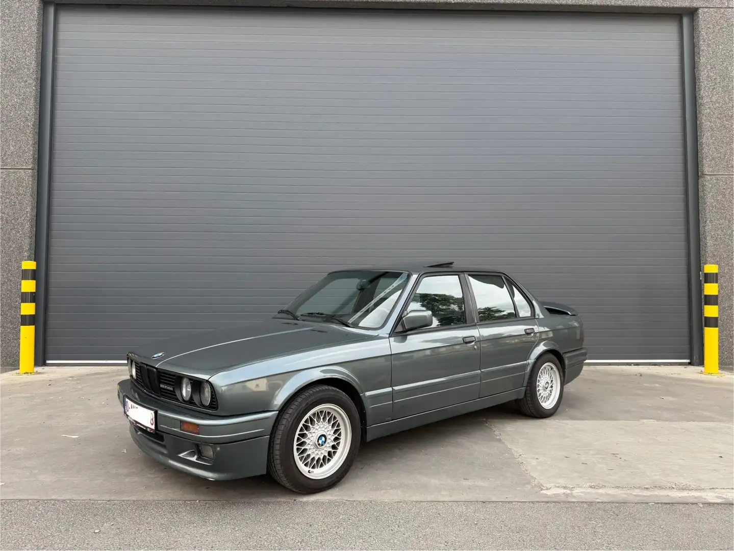 BMW 325 E30 M-TECH 2 ORIGINAL DELPHIN METALLIC Gris - 1