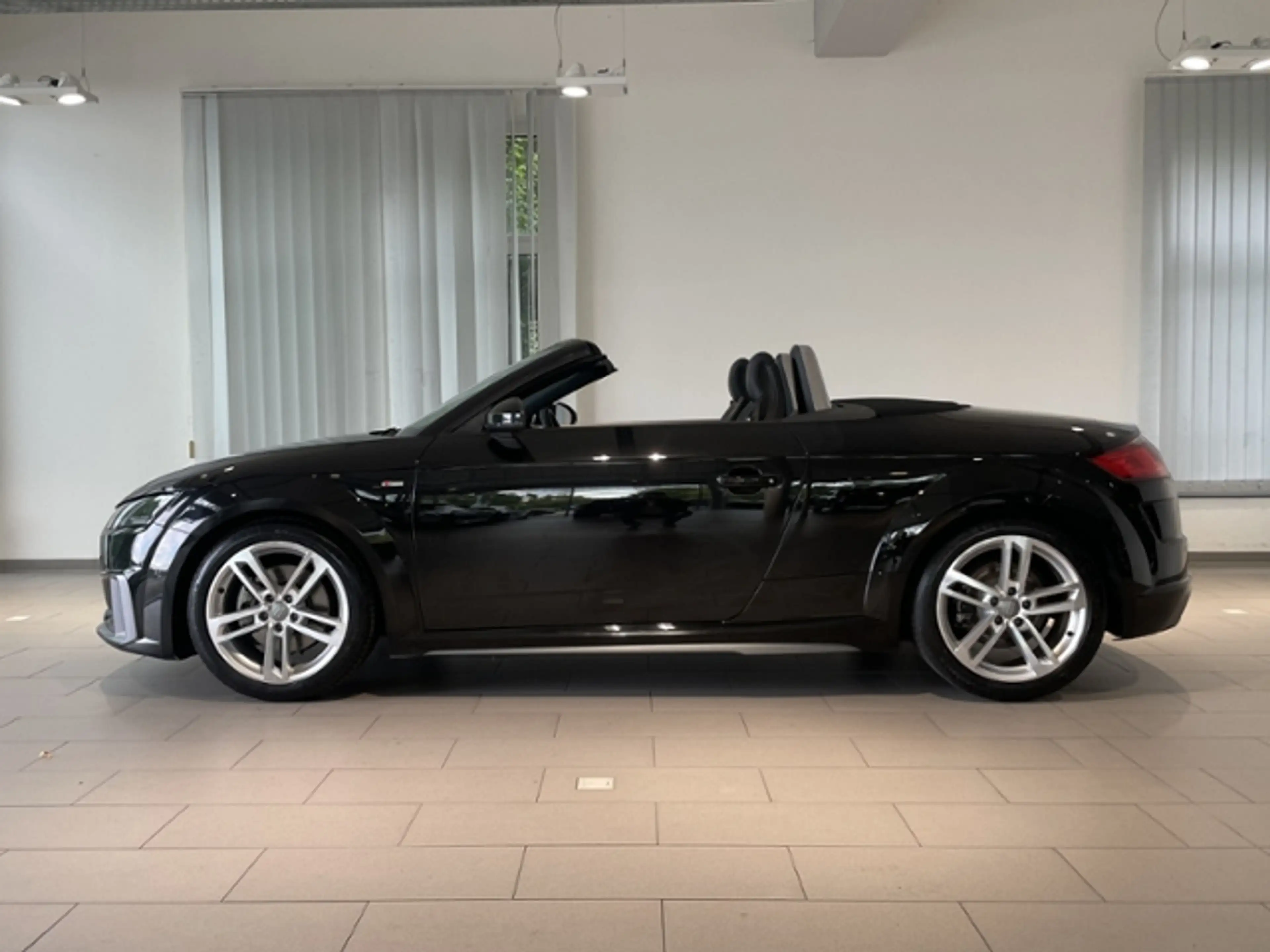 Audi TT Roadster 40 2.0 s-tronic S-line +NAV+PDC — photo 3