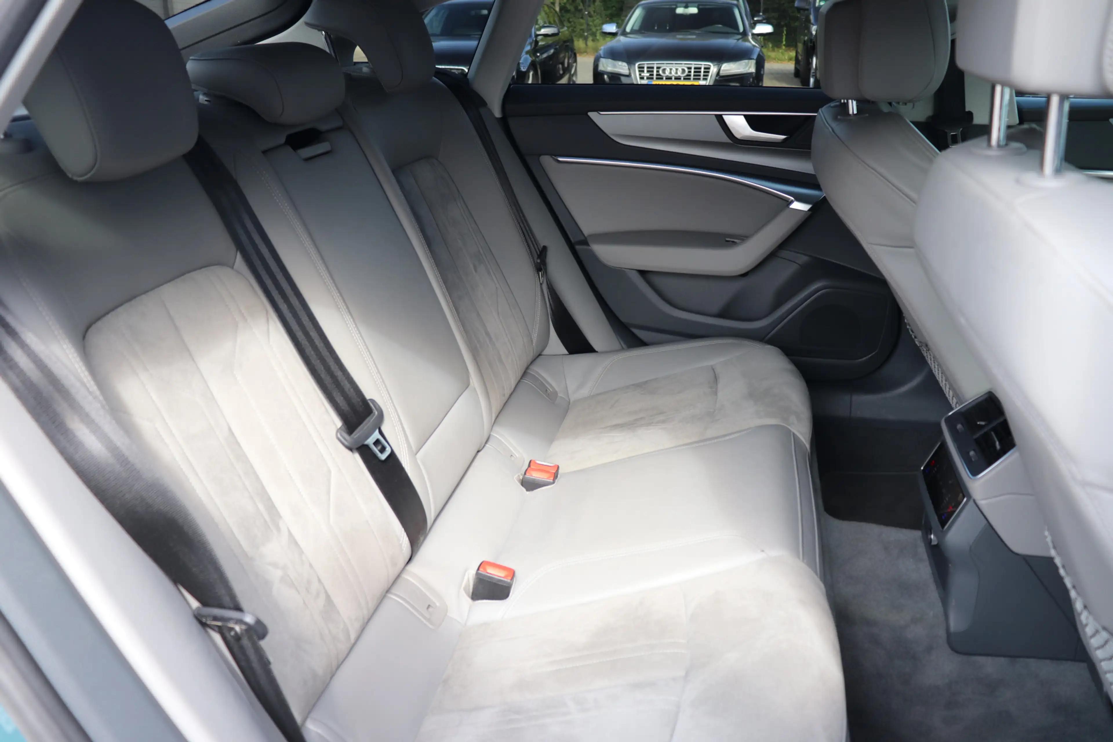 Audi A7 Sportback 50 TFSI e Quattro HU-Display Matrix 360C — photo 27