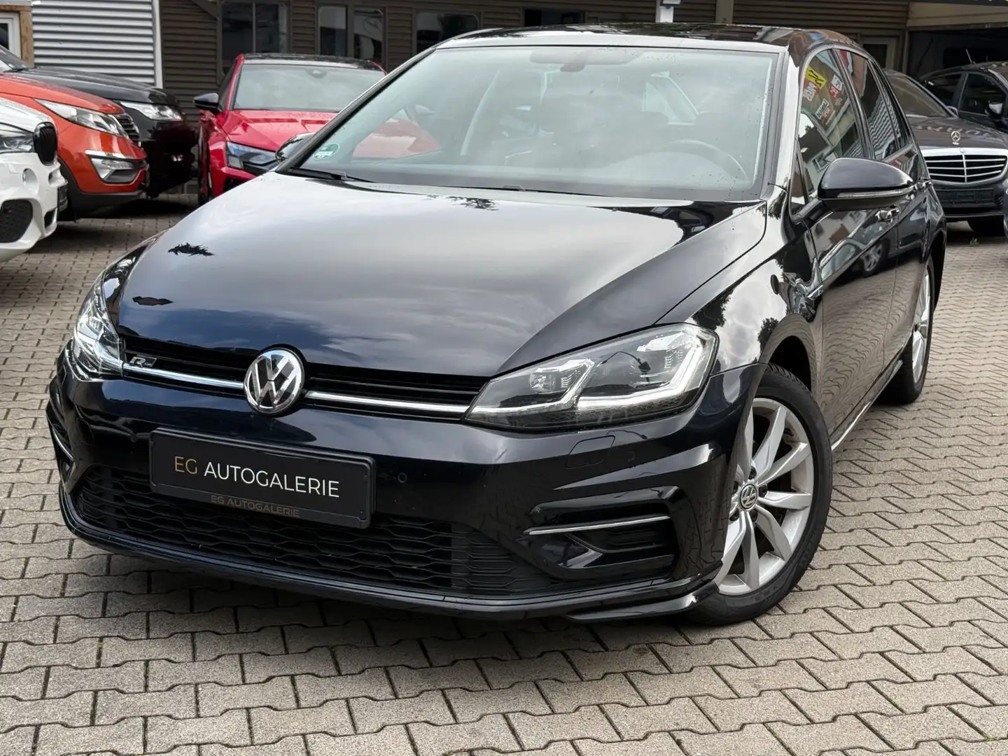 Volkswagen Golf VII Lim. Highline BMT * R-Line*LED* Noir - 2