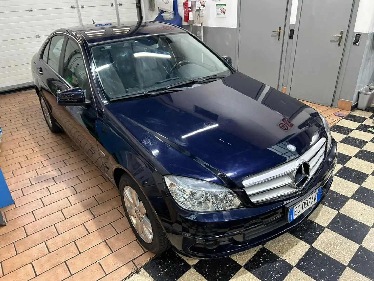 Mercedes-Benz C 220 CDI BlueEFFICIENCY Executive Blau - 2