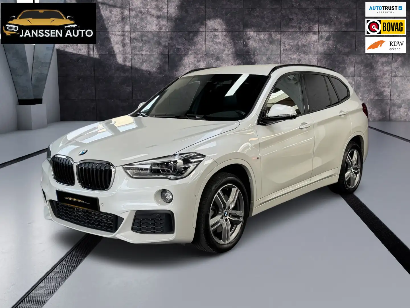 BMW X1 XDrive20i M Sport | Leder | HUD | Pearl White | Me Weiß - 1
