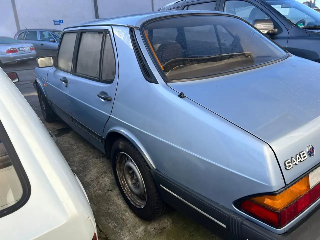Saab 900 i, foto 7