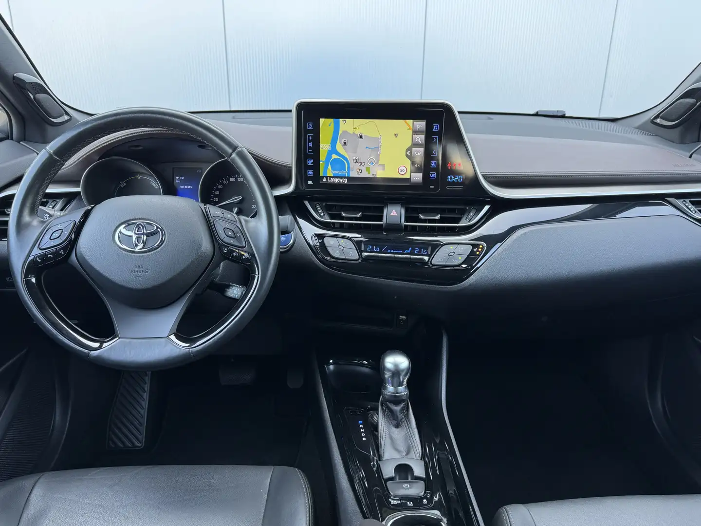 Toyota C-HR 1.8 Hybrid Bi-Tone Automaat Navigatie/Trekhaak/Cam Grijs - 2