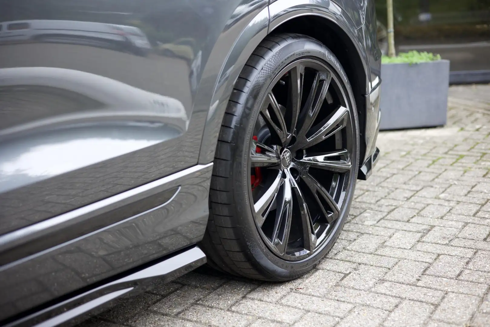 Audi Q8 60 TFSIe Competition Bodykit Pano | Vierwielbestur Grijs - 2