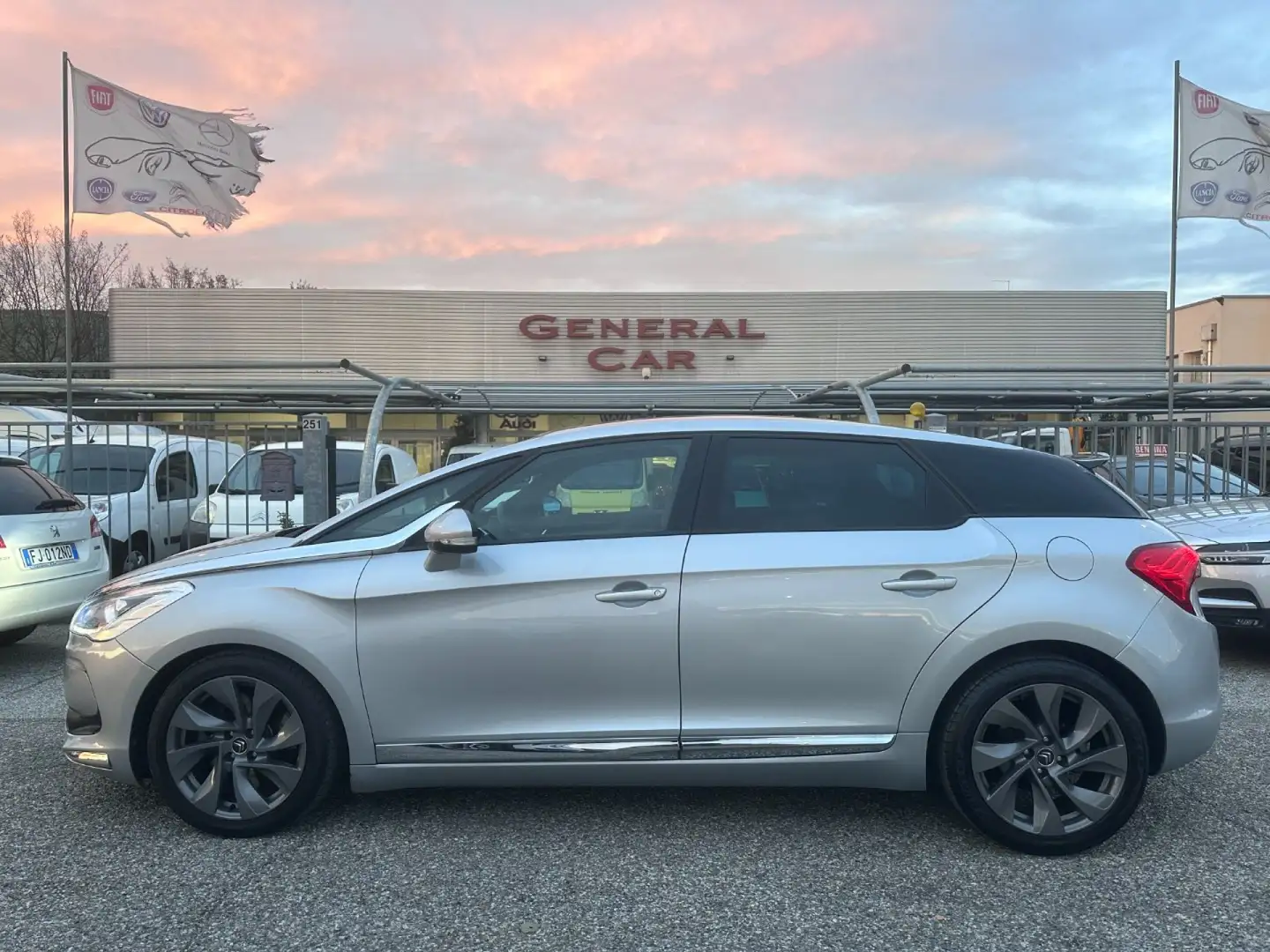 DS Automobiles DS 5 2.0 HDi 160 aut. Sport Chic Ezüst - 1