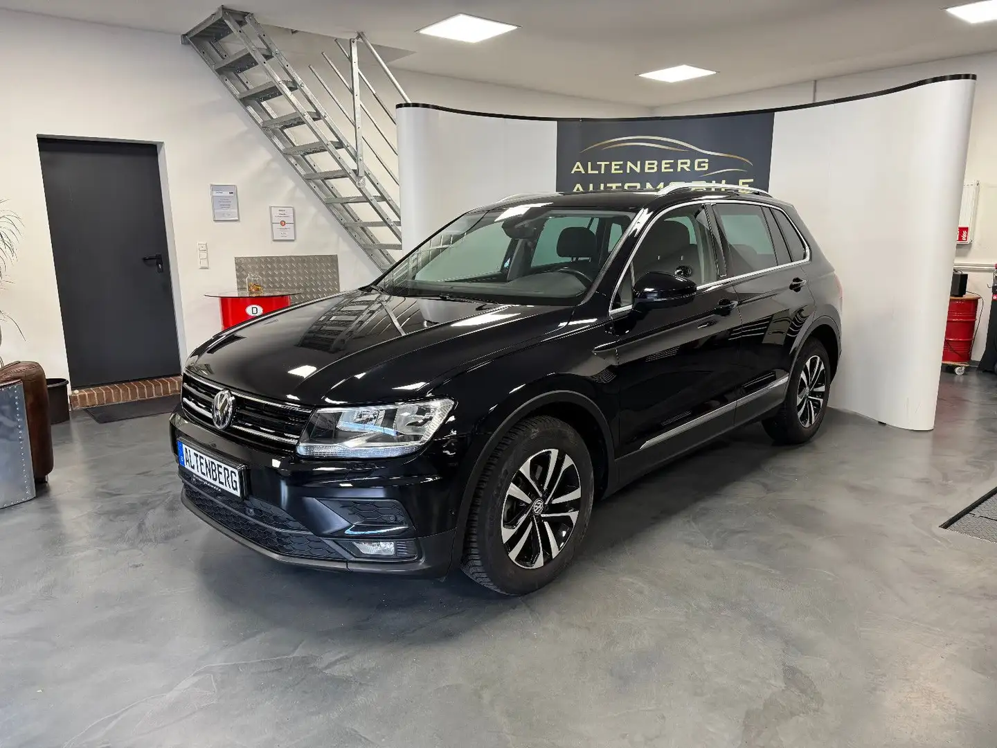 Volkswagen Tiguan IQ.DRIVE ACC PDC Navi CarPlay Sitzheizung Noir - 2