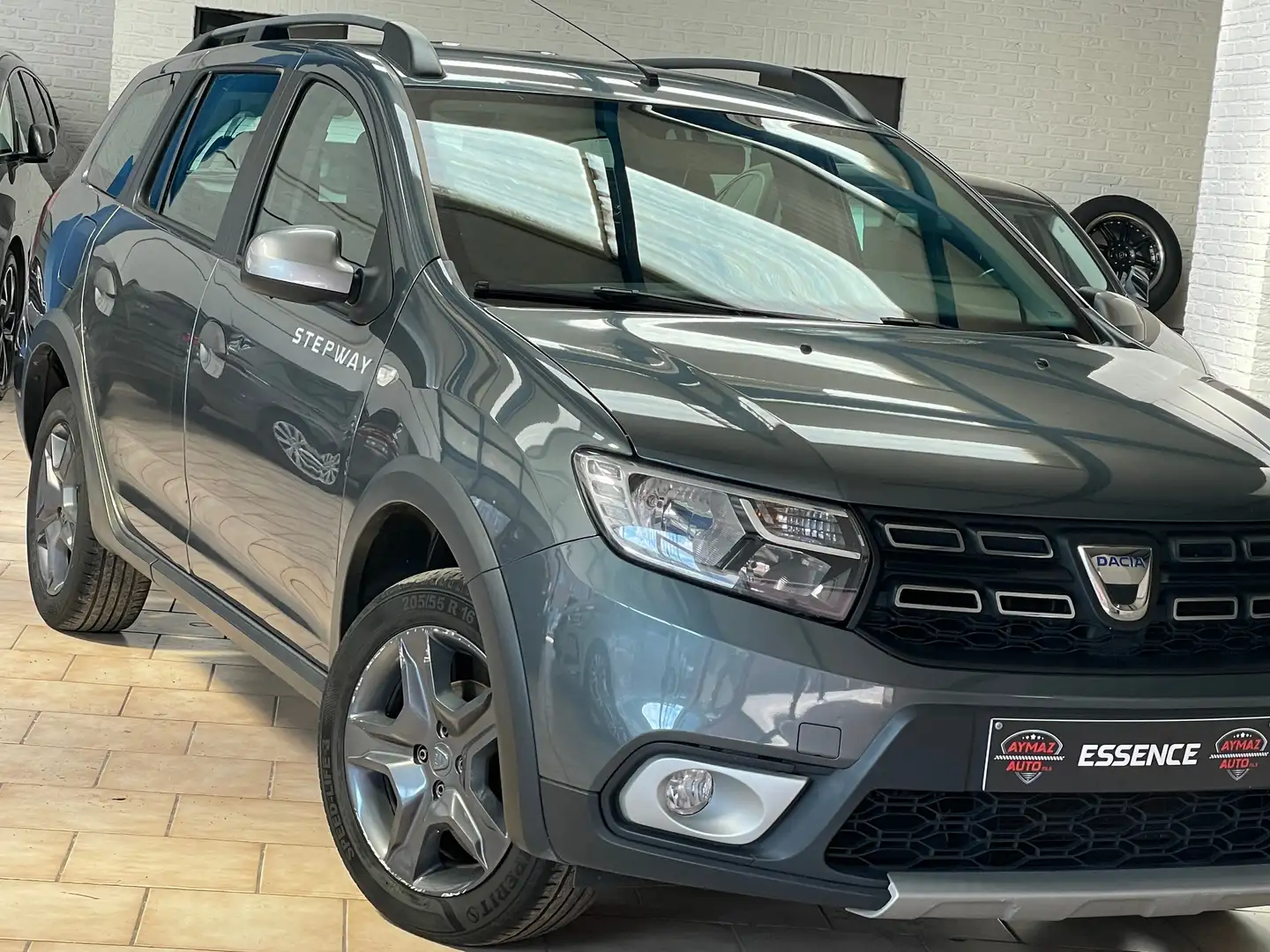 Dacia Logan MCV 0.9 TCe Stepway *** 1ER PROPRIÉTAIRE *** Gris - 2