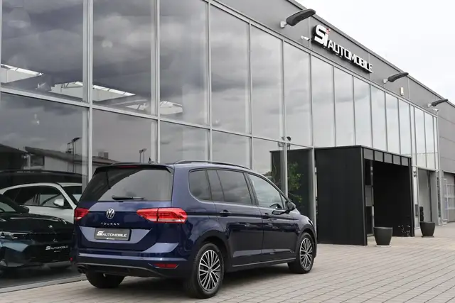 Volkswagen Touran view 5