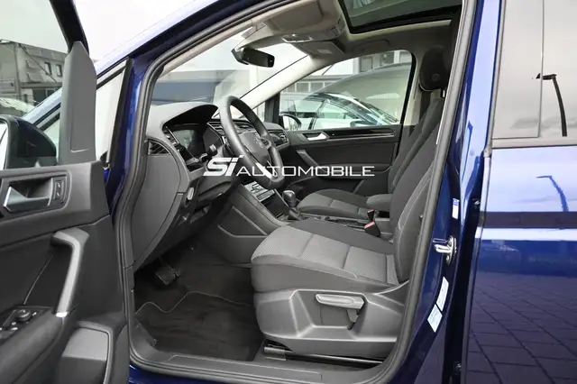 Volkswagen Touran view 10