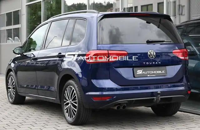 Volkswagen Touran view 3