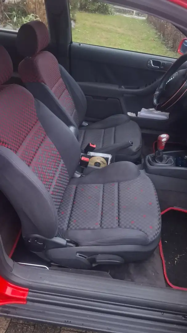 Audi A3 A3 1.8 Attraction Червоний - 2