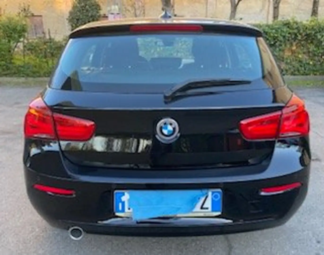 BMW 114 114d 5p Business Чорний - 2