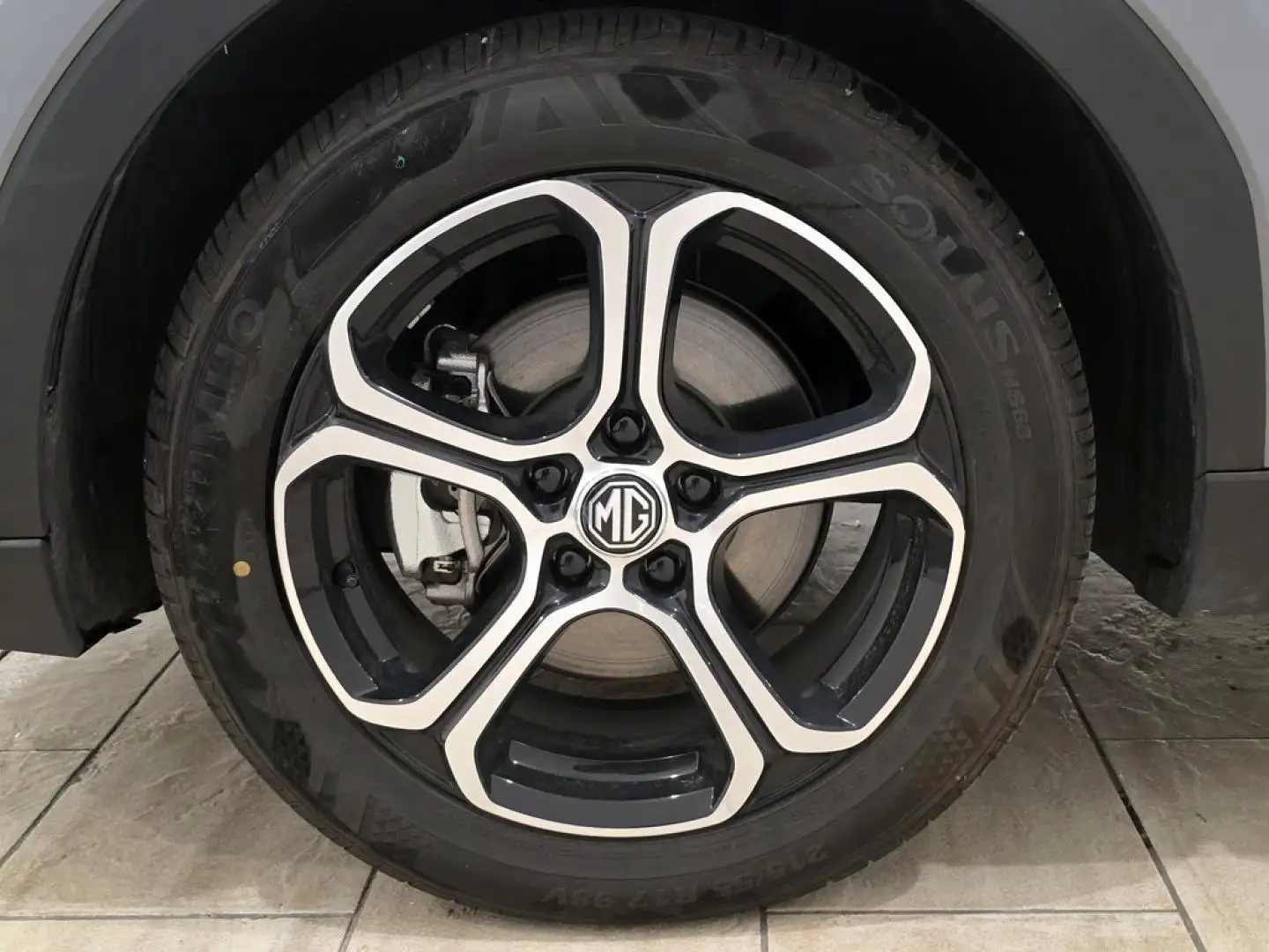MG ZS Hybrid+ Comfort Gris - 2