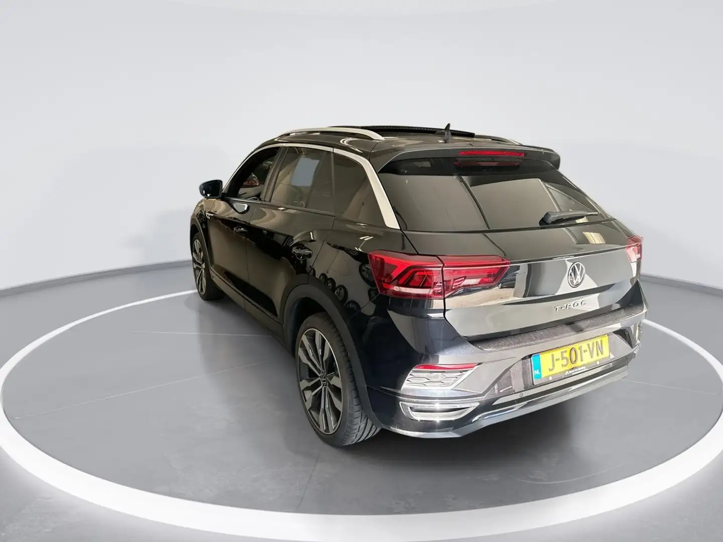 Volkswagen T-Roc 1.5 Tsi 150pk Sport · Panoramadak · Camera · Apple Zwart - 2