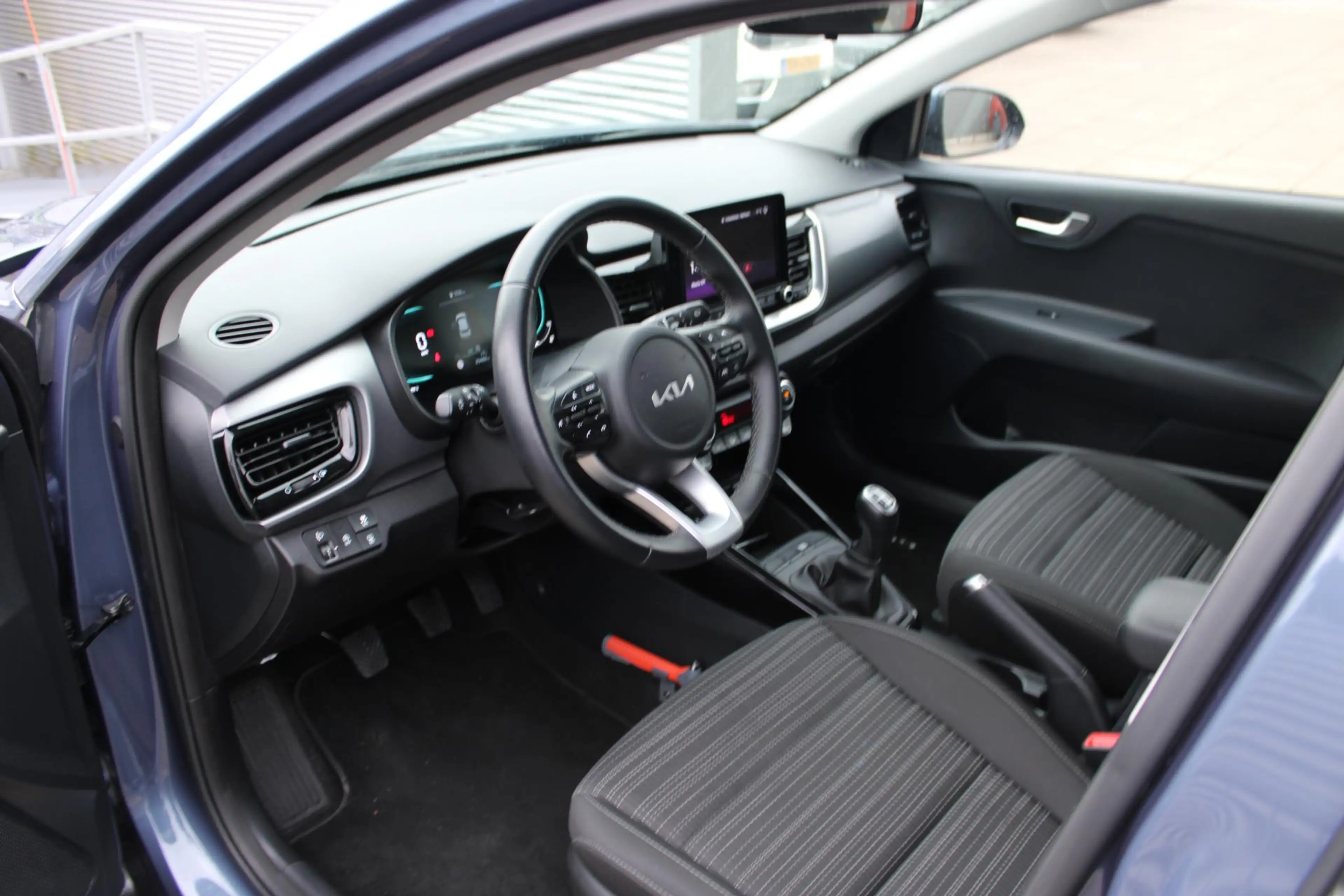 Kia Stonic 1.0 T-GDi MHEV DynamicLine — photo 13