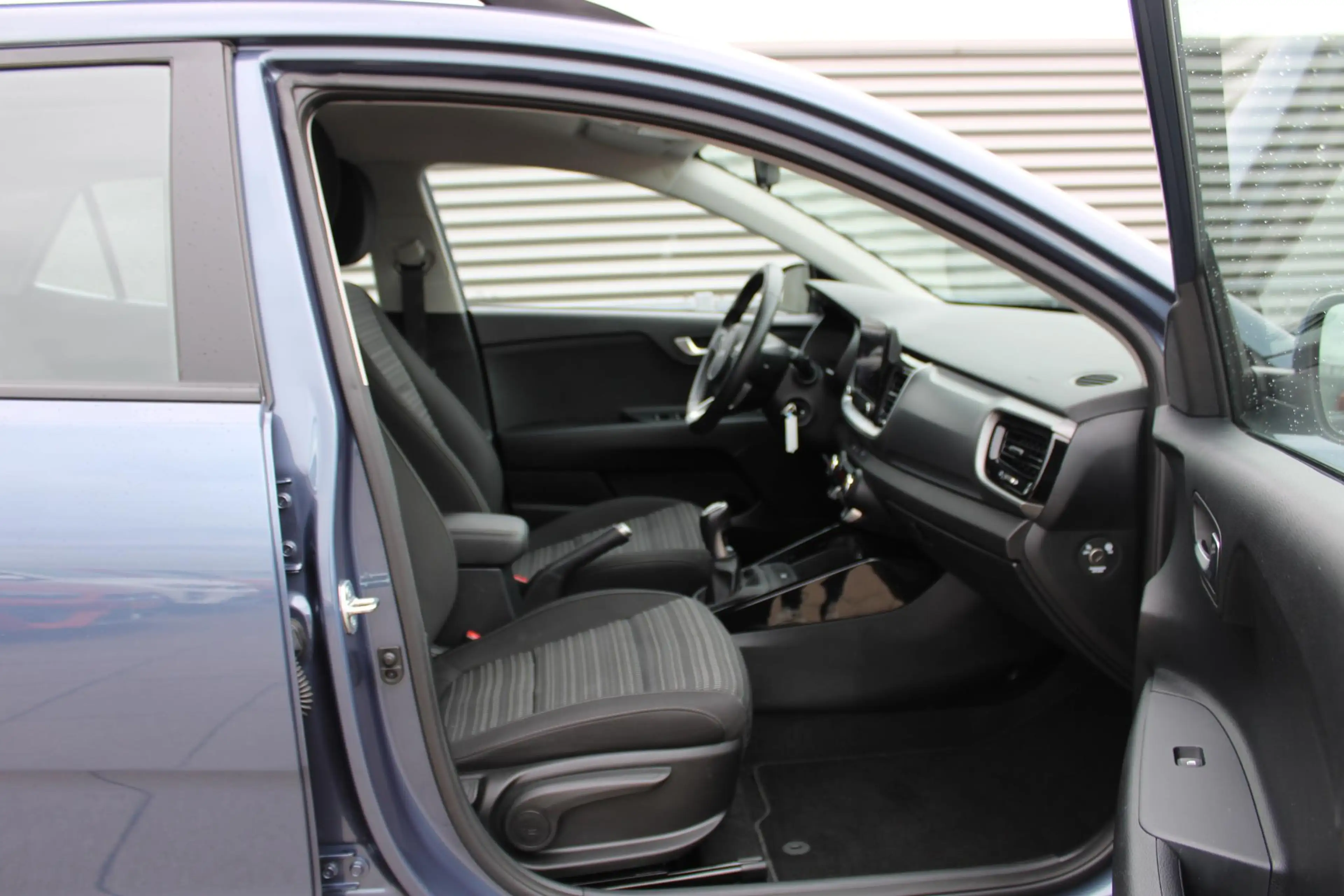 Kia Stonic 1.0 T-GDi MHEV DynamicLine — photo 9