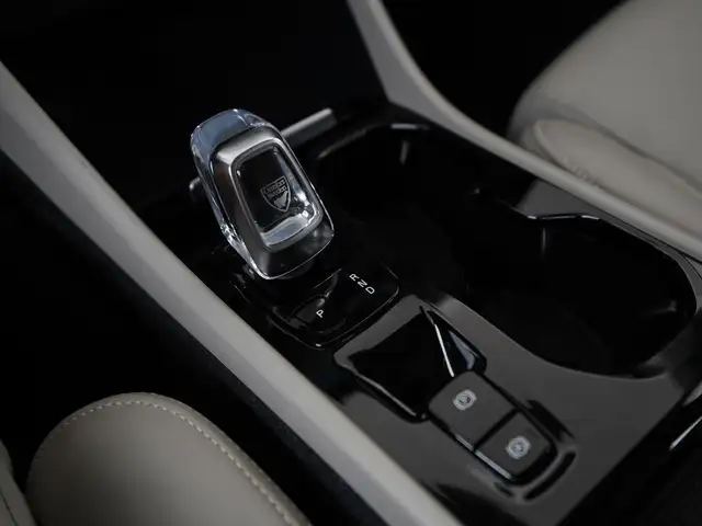 Volvo XC40 view 12